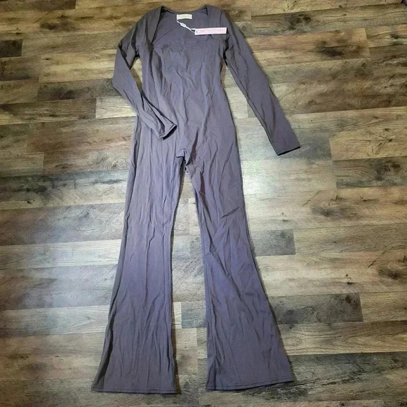 NWT Qinsen Dark Gray Square Neck Wide Leg Jumpsuit Size Medium - Picture 2 of 11